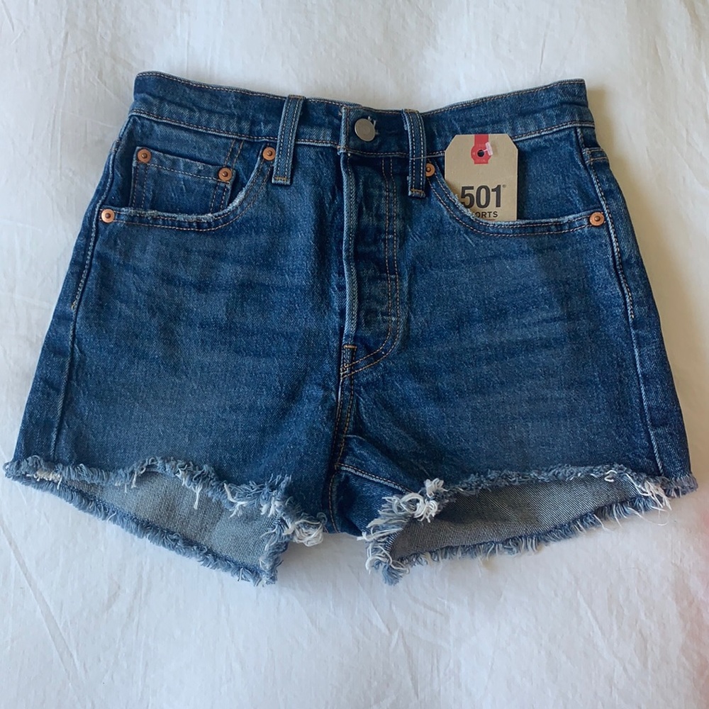 NWT Women’s Size 24 Levi’s 501 Original High Rise Shorts in Dark Blue wash